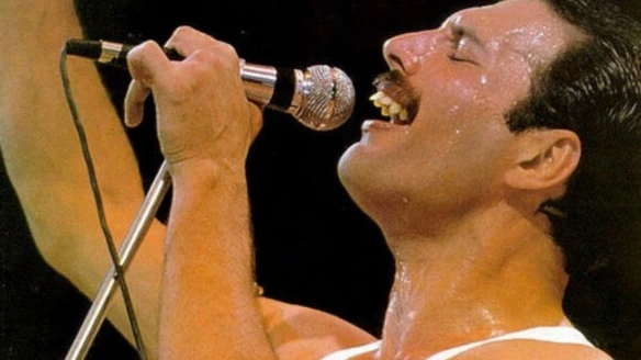 Freddie Mercury und Carl Jung: Die Psychologische Analyse des Rockstars und seiner Persönlichkeit