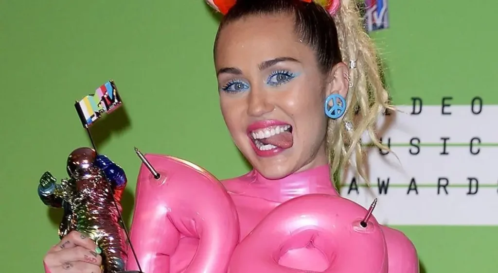 Miley Cyrus Vermögen 2025: Einblicke in ihre Karriere, Einnahmen, tägliche Routine und Ernährung