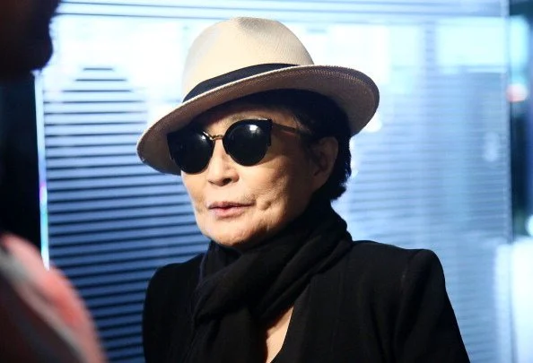 Tägliche Routine von Yoko Ono