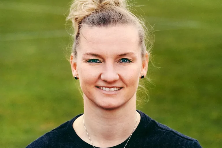 Alexandra Popp Jung: Privatleben, Karriere, Tagesablauf und Ernährung der Fußball-Ikone im Überblick